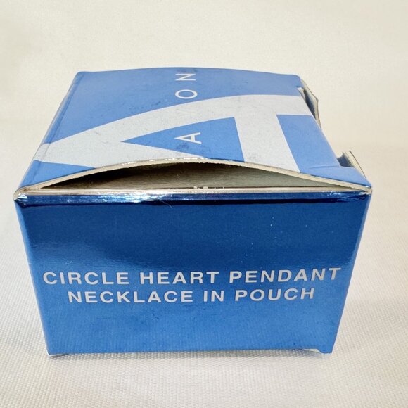 Avon Silver Tone Circle Heart Pendant Necklace w Pouch 16" with 3” Extender NOS - Picture 5 of 6